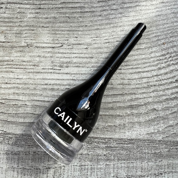NEW CAILYN COSMETICS LINER FIX GEL EYELINER COLOR SHADE GREEN - DOES NOT DRY - Picture 1 of 2